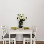 Bright And Cosy In By Renters Apartment Poznan