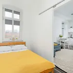 Bright And Cosy In By Renters Appartamento Poznań
