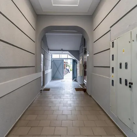 Bright And Cosy In By Renters Apartment Poznan