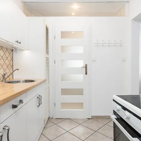 Bright And Cosy In By Renters * Poznan