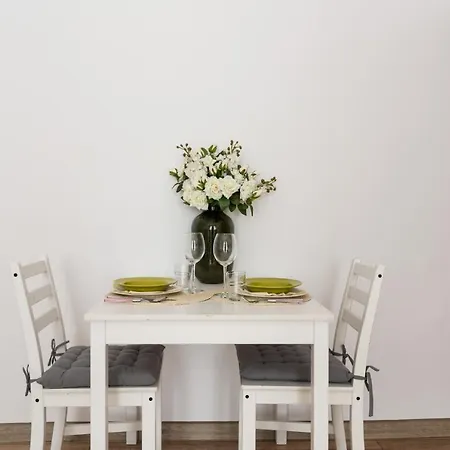 Bright And Cosy In By Renters Apartment Poznan