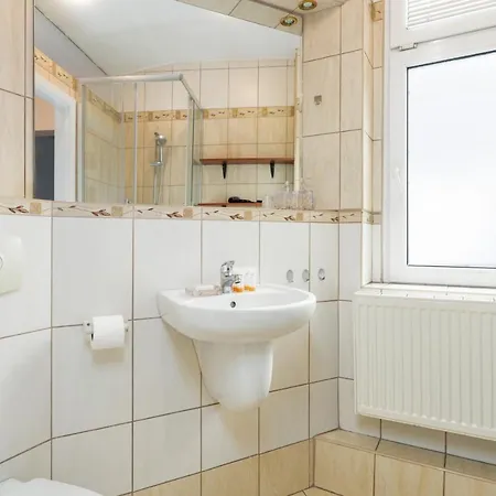 Bright And Cosy In By Renters Apartment Poznan