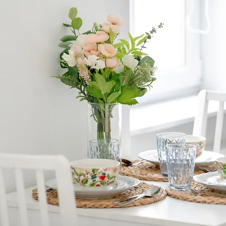 Bright And Cosy In By Renters Poznan