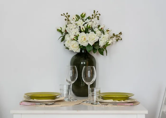 Апартаменты Bright And Cosy In By Renters Познань