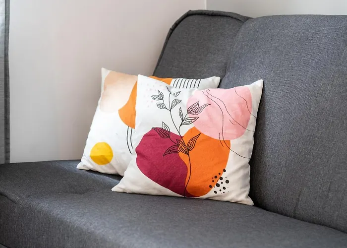 Апартаменты Bright And Cosy In By Renters *