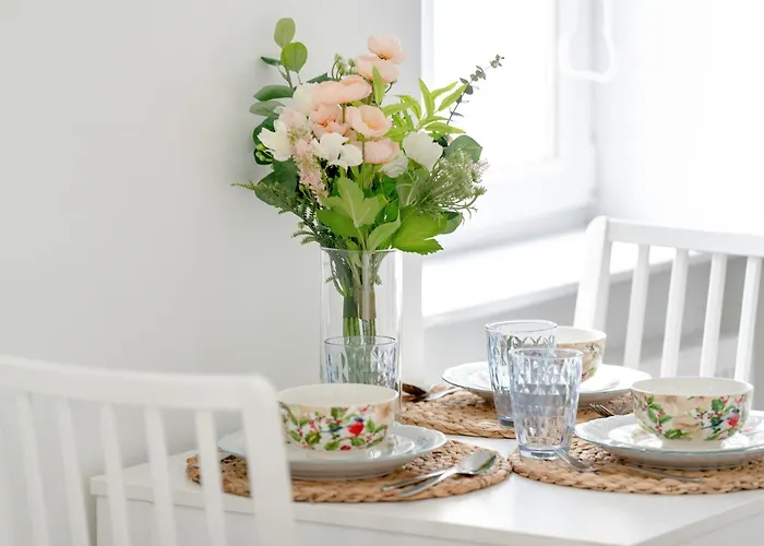 Bright And Cosy In By Renters Познань