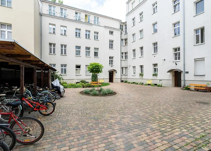 Апартаменты Bright And Cosy In By Renters Познань